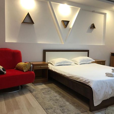 Apartamento Charming And Intimate Getaway In Bucharest - Near Unirii Square Exterior foto